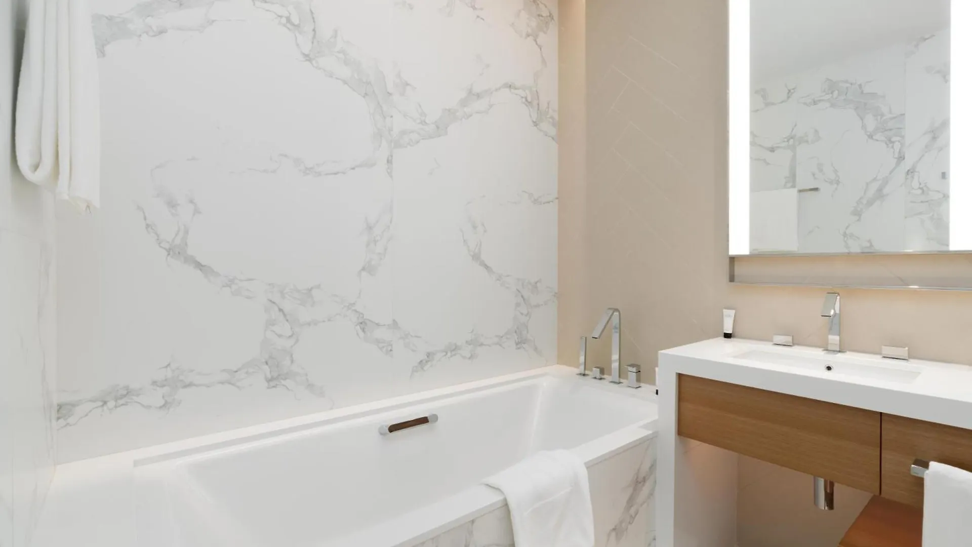 The Address Opera Residence 2 - Across Dubai Mall 0*,